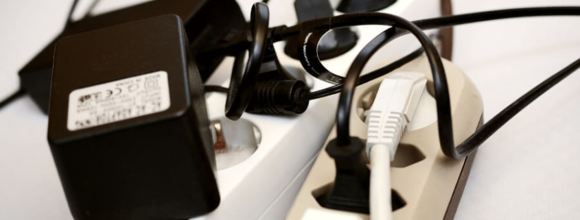 Опасности от неправилно поставени кабелите на вашите домашни уреди